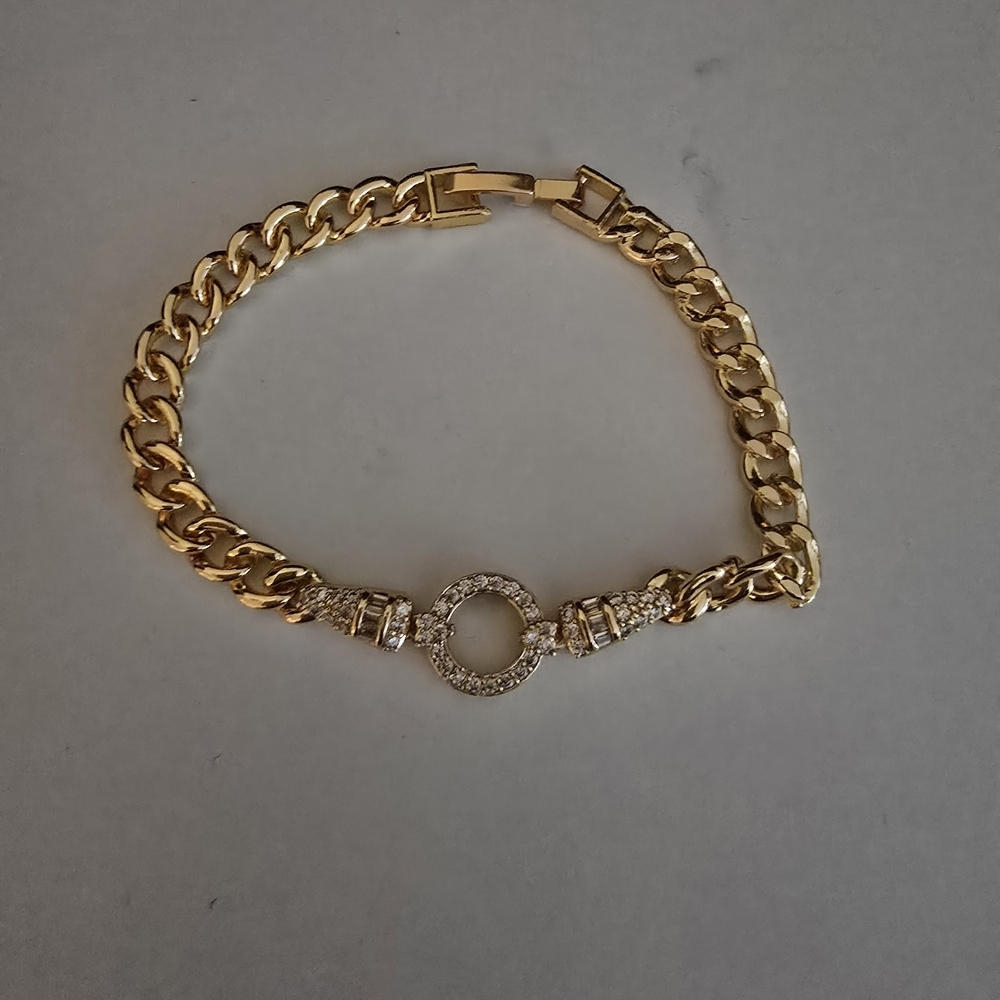 Elegant Gold Chain Bracelet